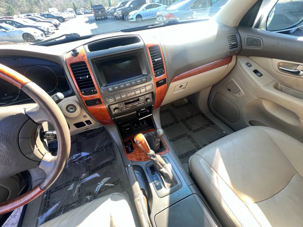 2004 Lexus GX 470 Image 25