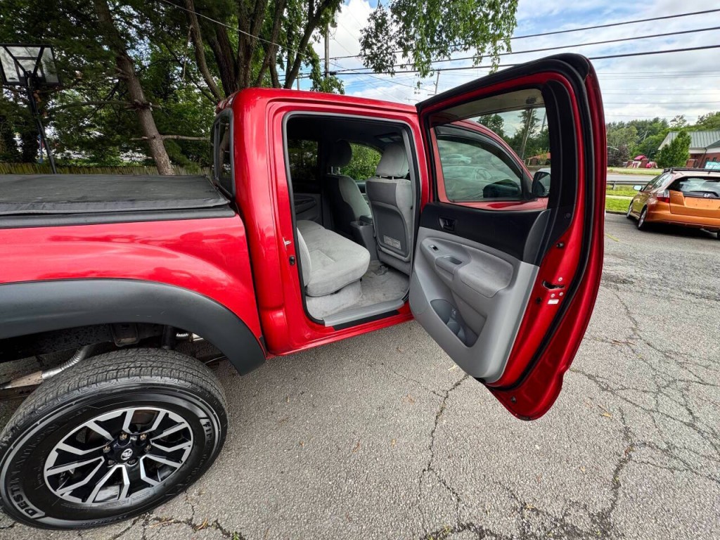 2011 Toyota Tacoma Image 19