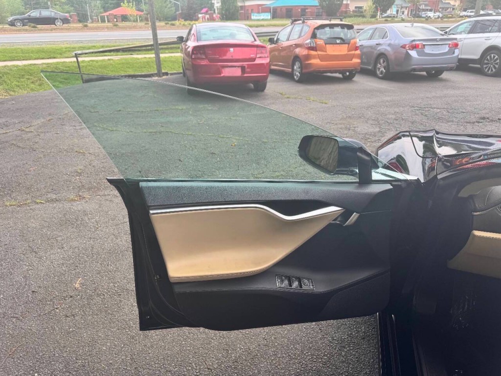 2013 Tesla Model S Image 7