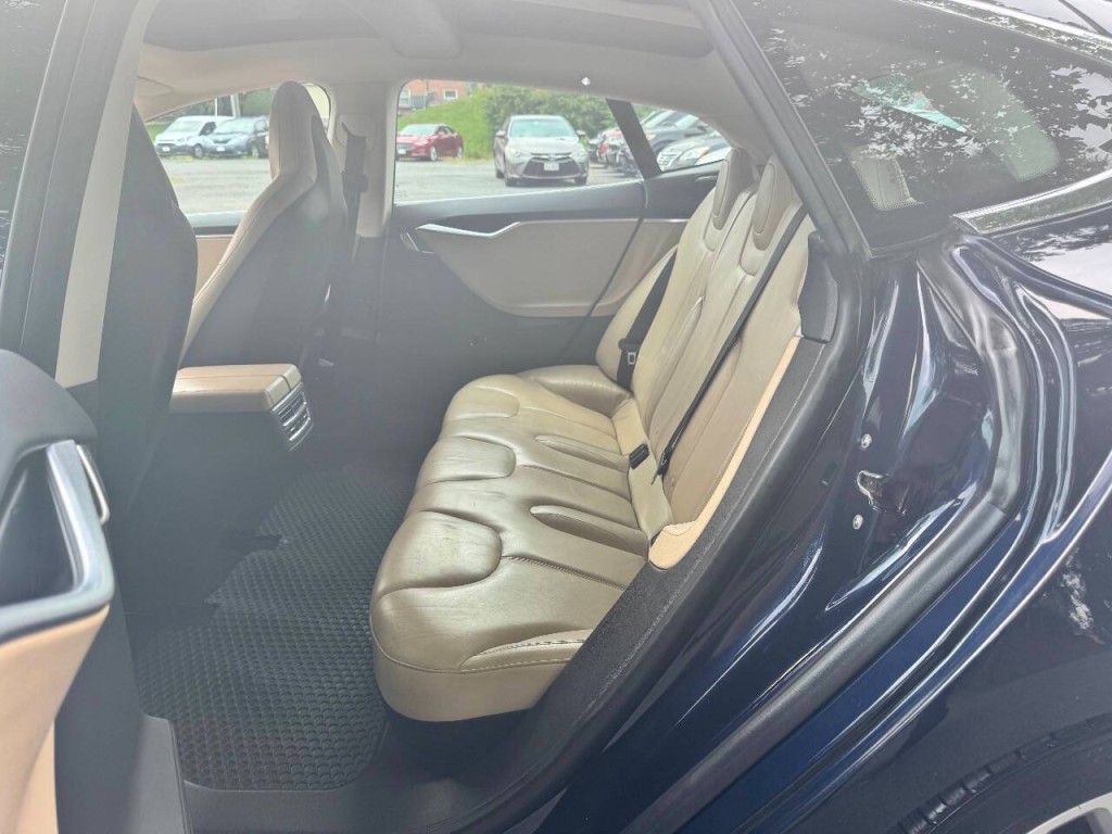 2013 Tesla Model S Image 11
