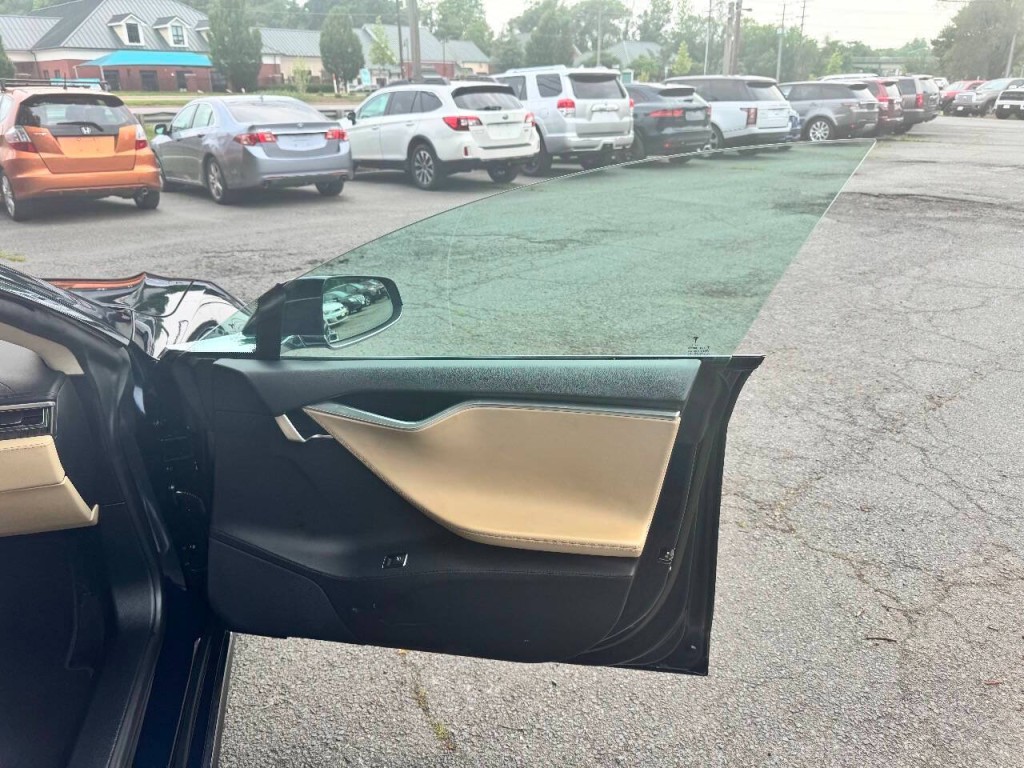 2013 Tesla Model S Image 17