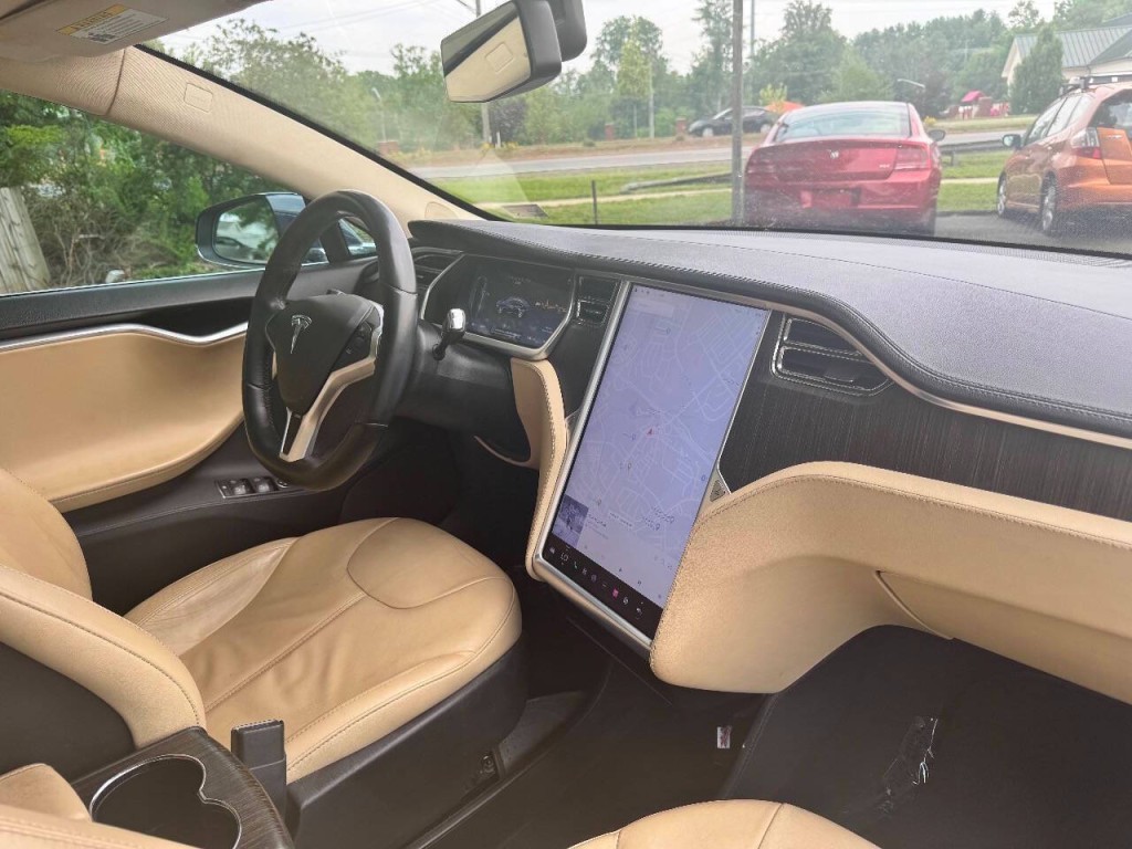 2013 Tesla Model S Image 20