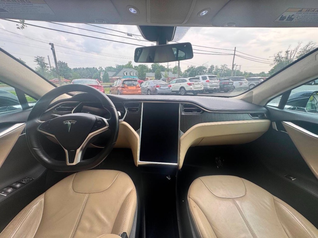 2013 Tesla Model S Image 23