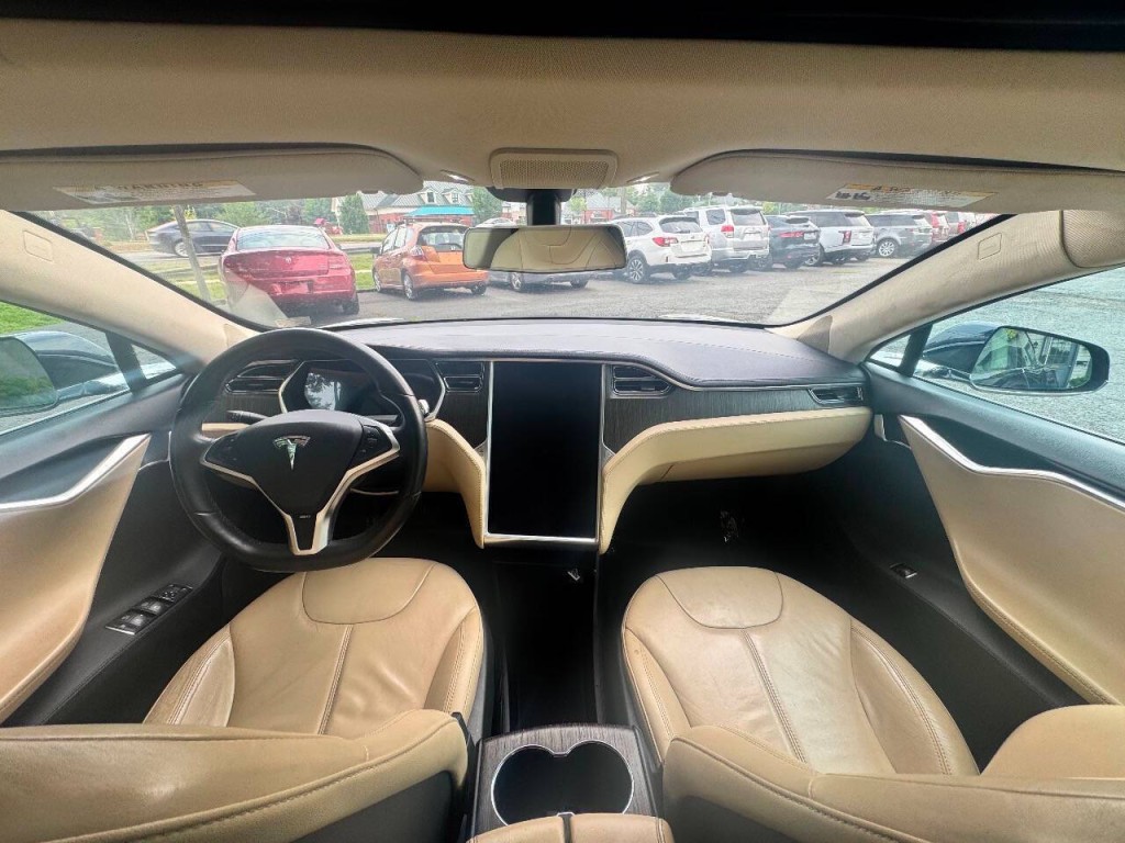 2013 Tesla Model S Image 24