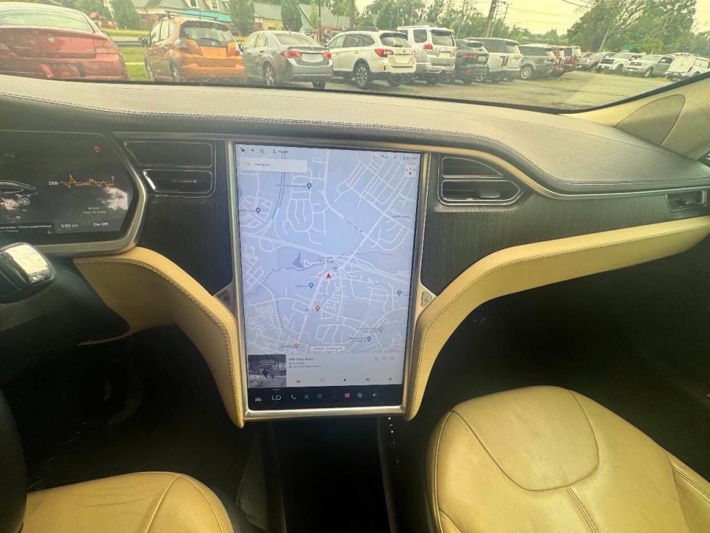 2013 Tesla Model S Image 25