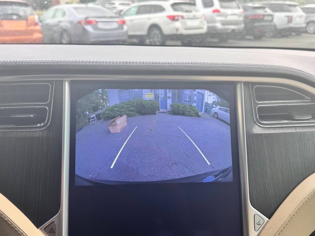 2013 Tesla Model S Image 26