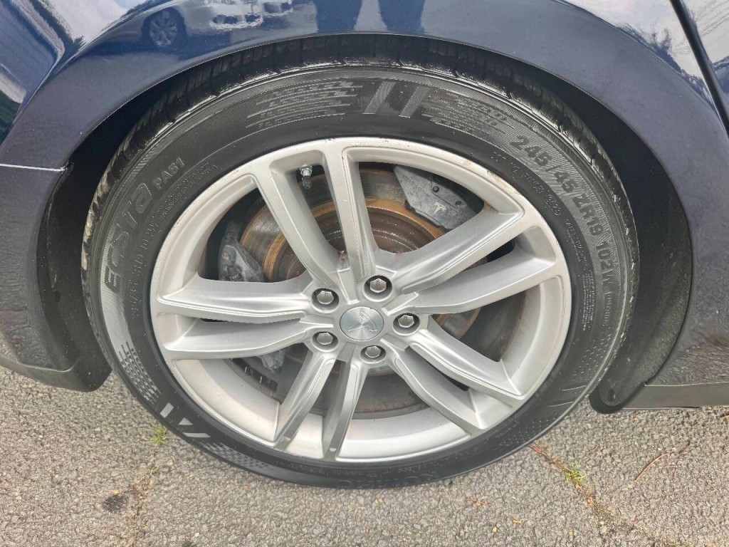 2013 Tesla Model S Image 32