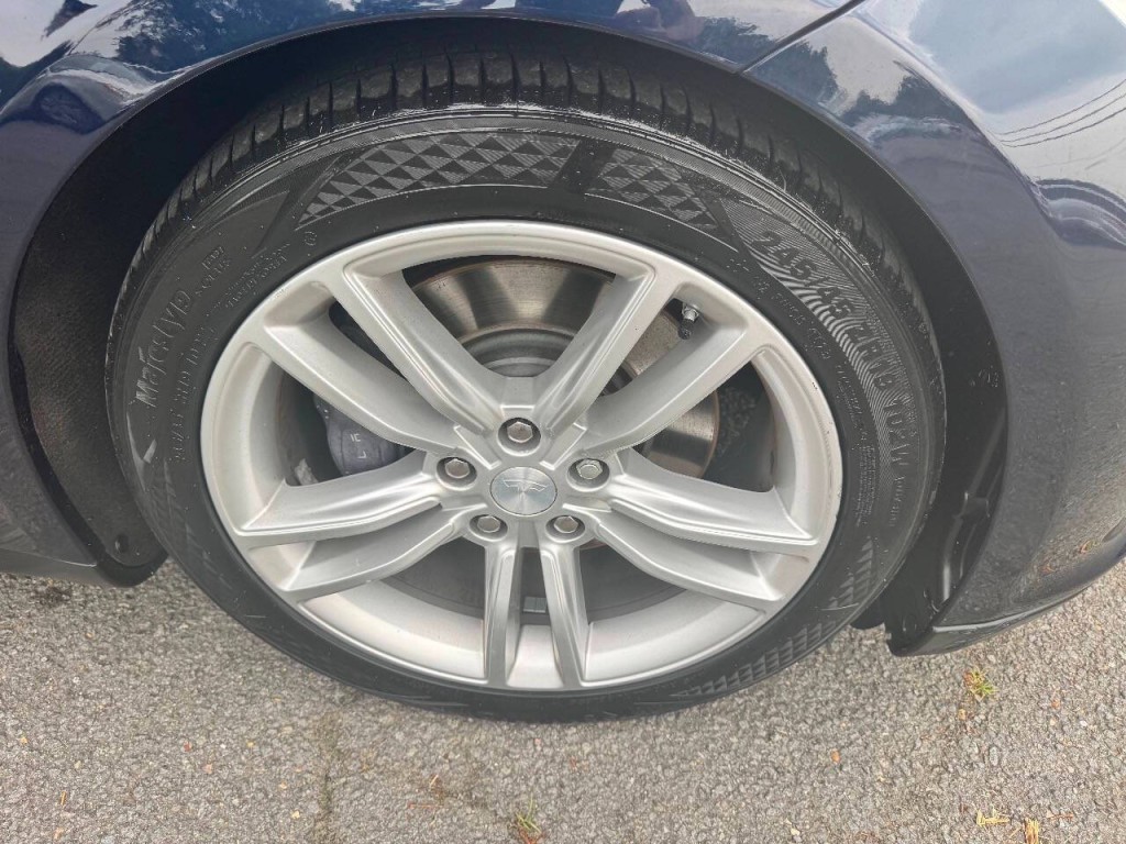 2013 Tesla Model S Image 33