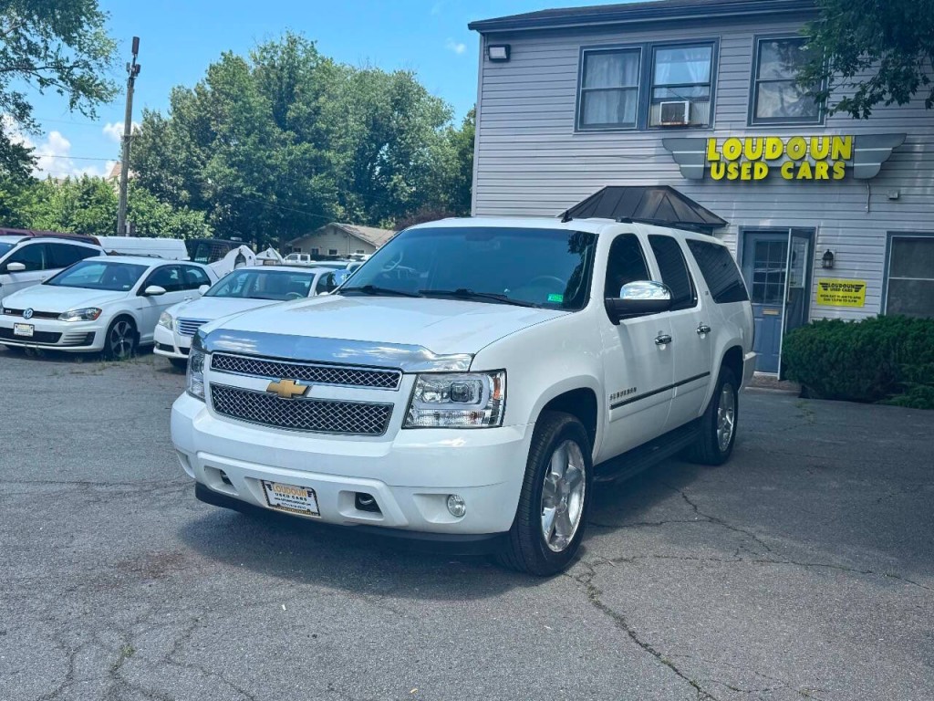 2014 Chevrolet Suburban Image 1