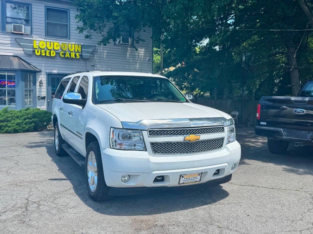 2014 Chevrolet Suburban Image 3