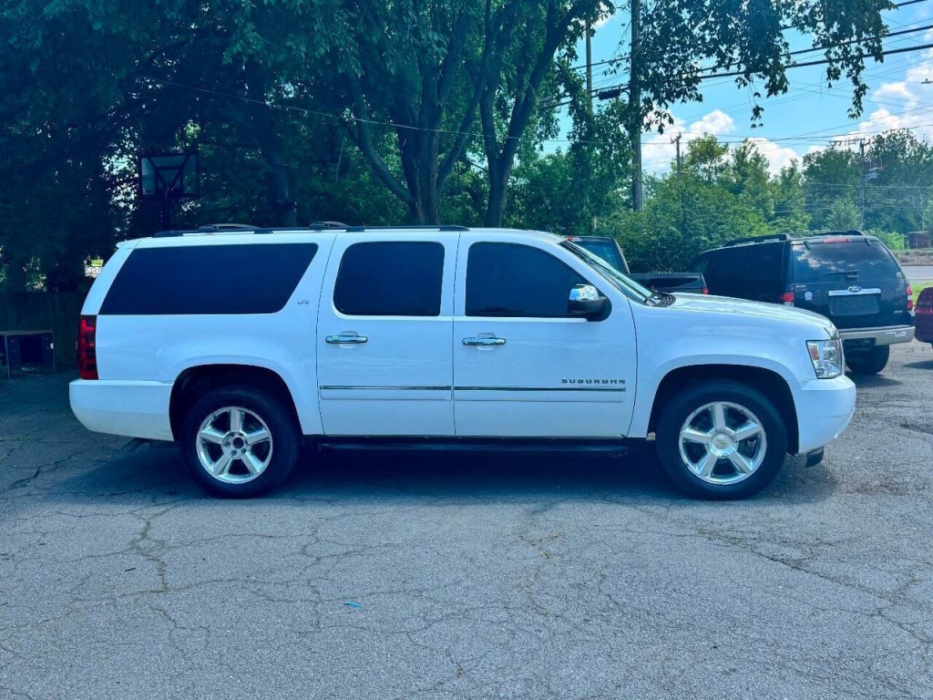2014 Chevrolet Suburban Image 4