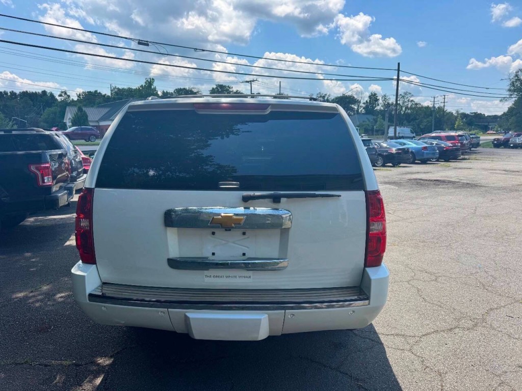 2014 Chevrolet Suburban Image 5