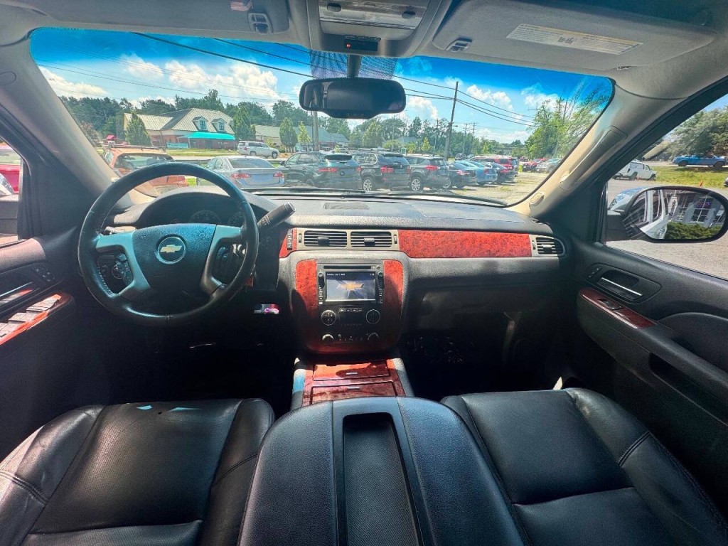 2014 Chevrolet Suburban Image 18
