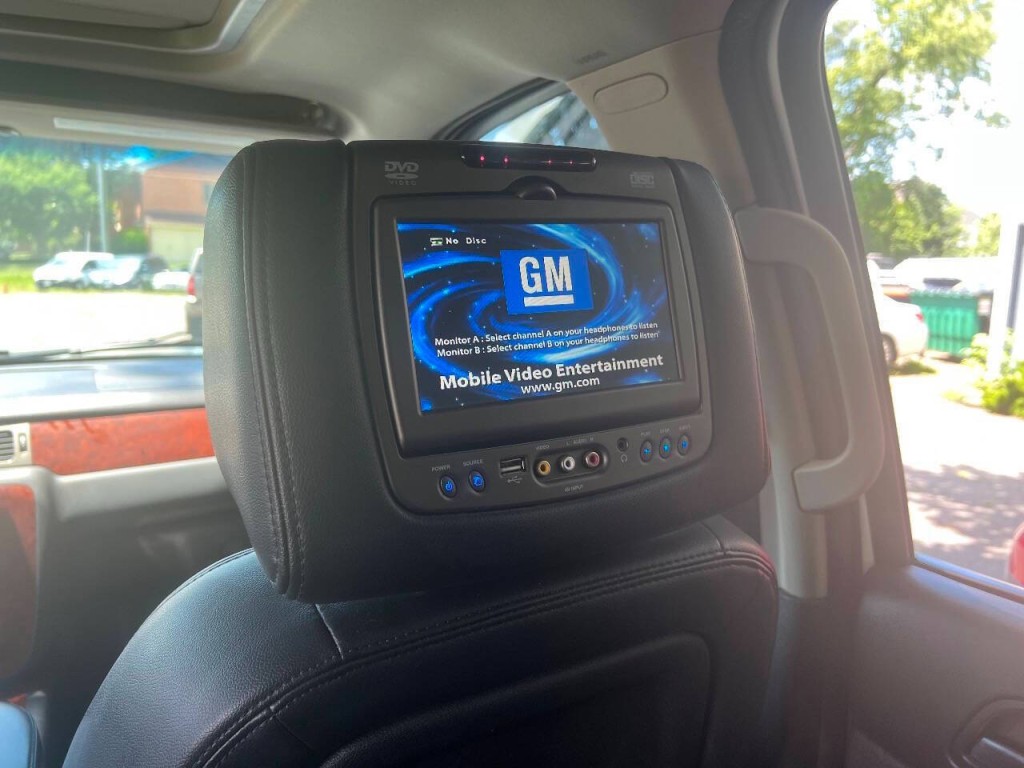2014 Chevrolet Suburban Image 24