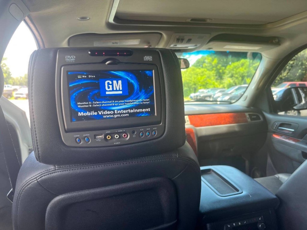2014 Chevrolet Suburban Image 25
