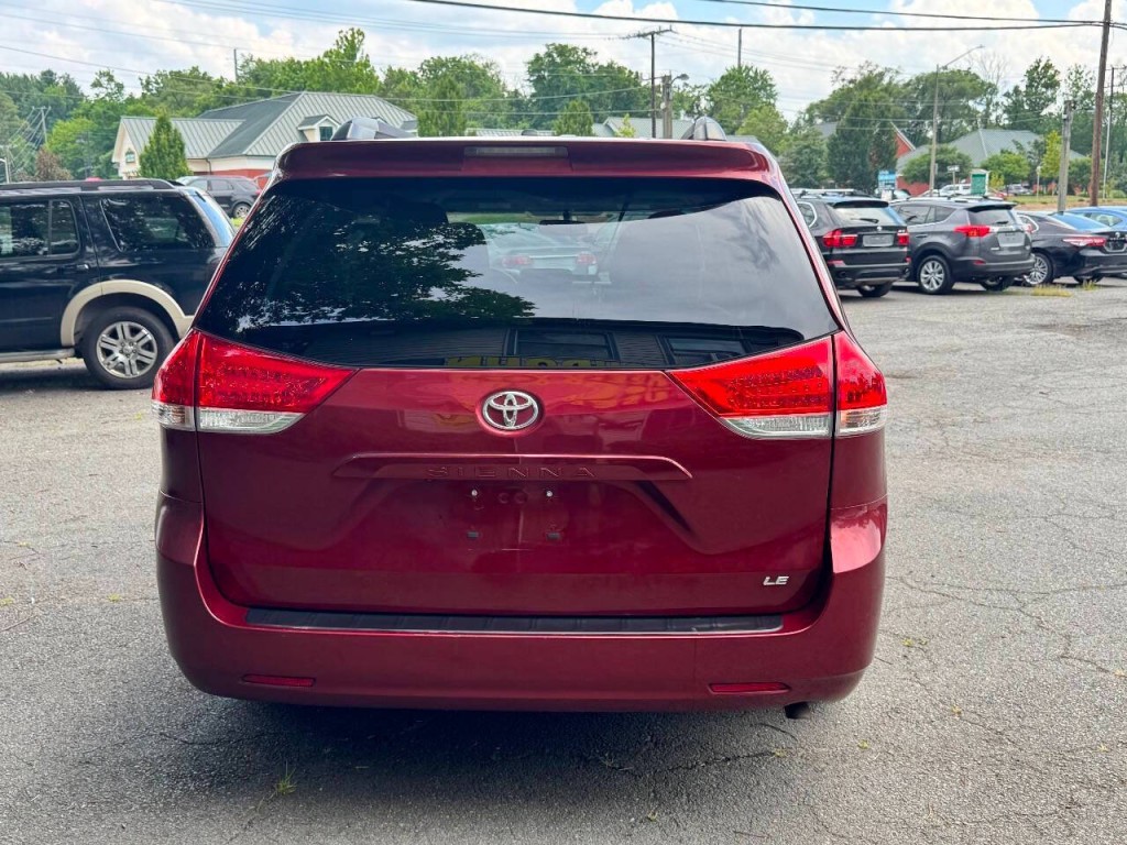 2012 Toyota Sienna Image 5