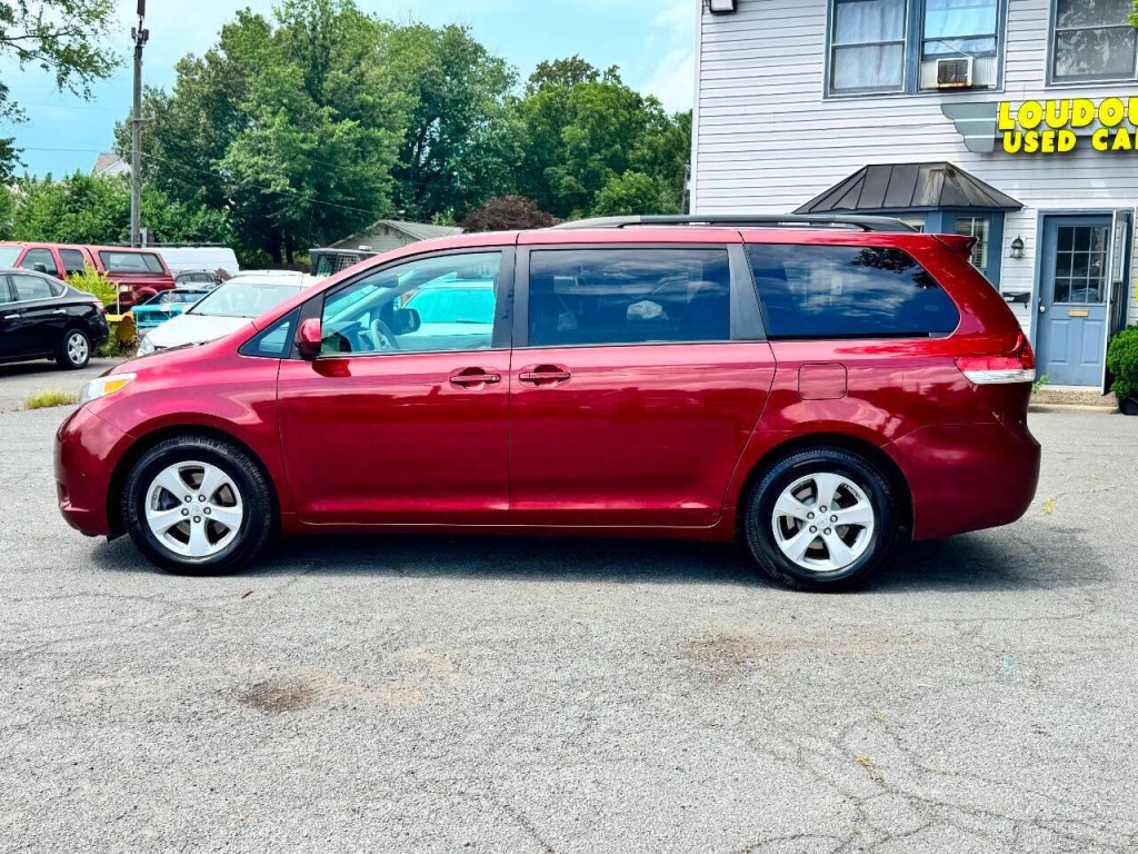 2012 Toyota Sienna Image 6