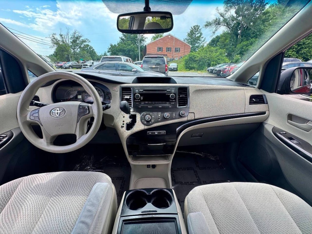 2012 Toyota Sienna Image 20