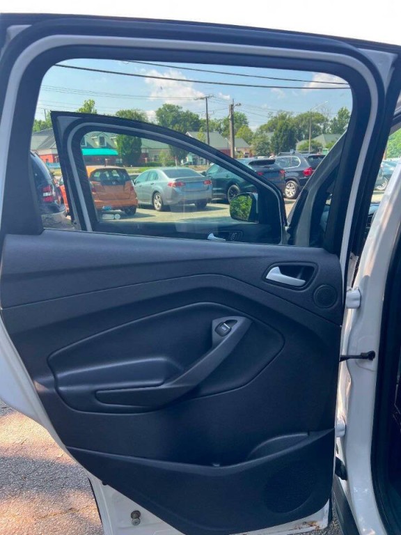 2017 Ford Escape Image 9