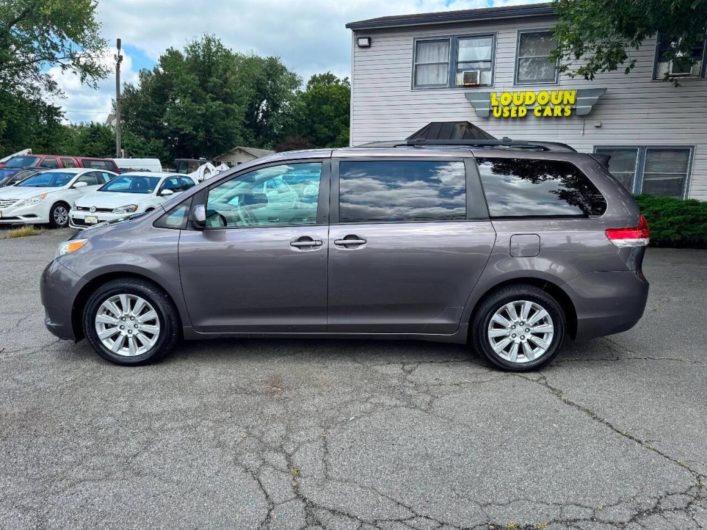 2012 Toyota Sienna Image 6