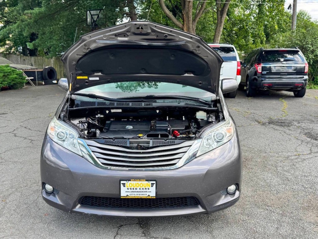 2012 Toyota Sienna Image 22