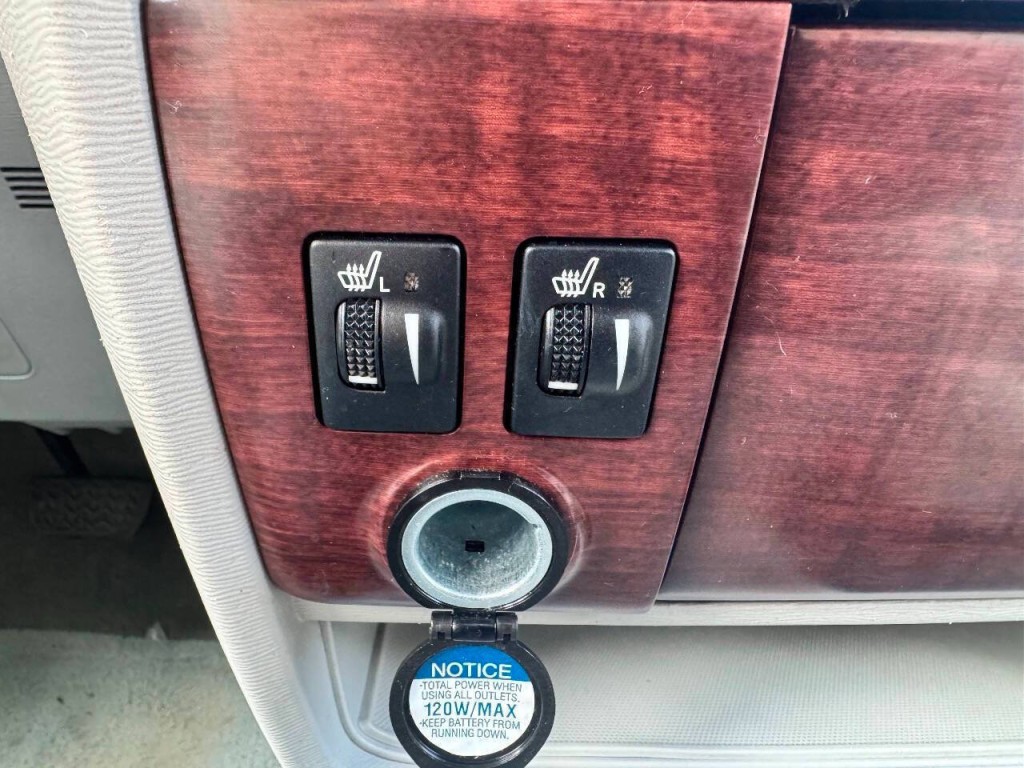 2012 Toyota Sienna Image 25