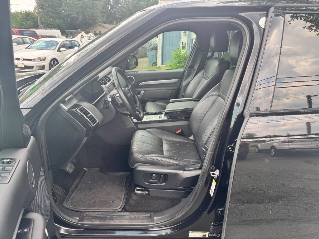 2020 Land Rover Discovery Image 8