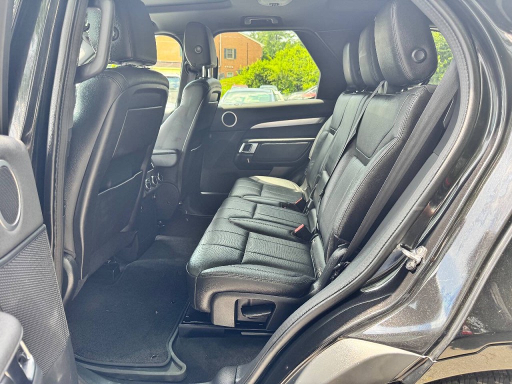 2020 Land Rover Discovery Image 10