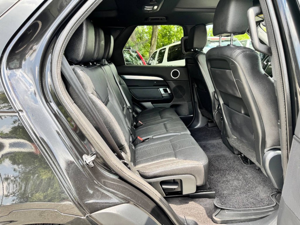 2020 Land Rover Discovery Image 13