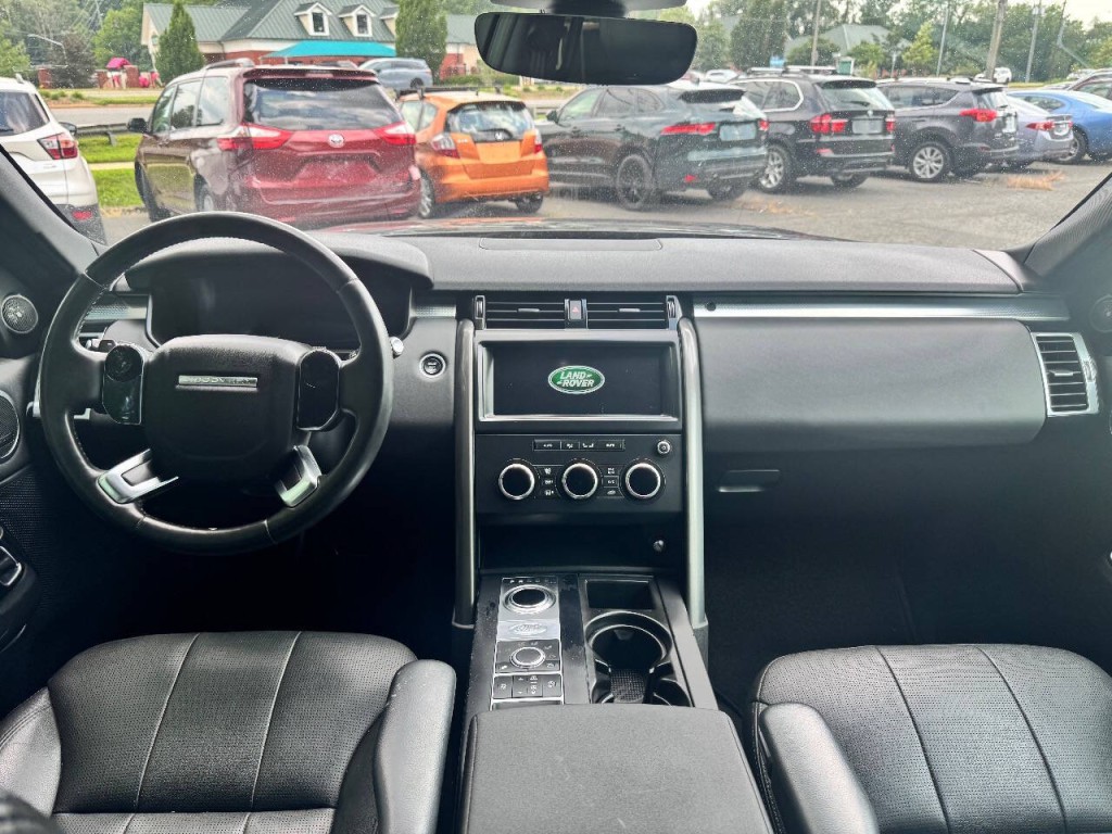 2020 Land Rover Discovery Image 18