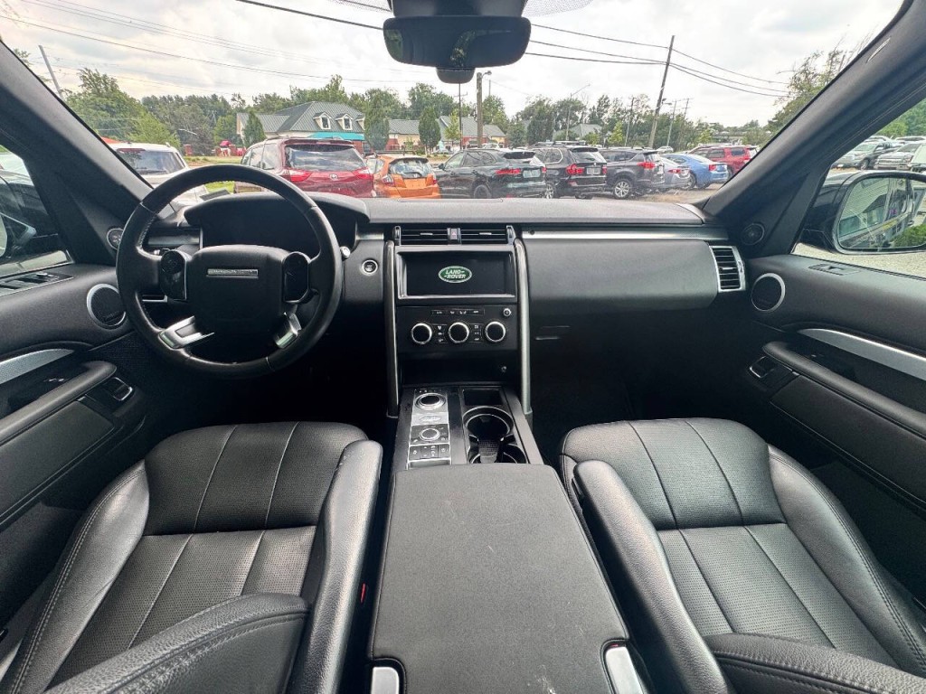 2020 Land Rover Discovery Image 19