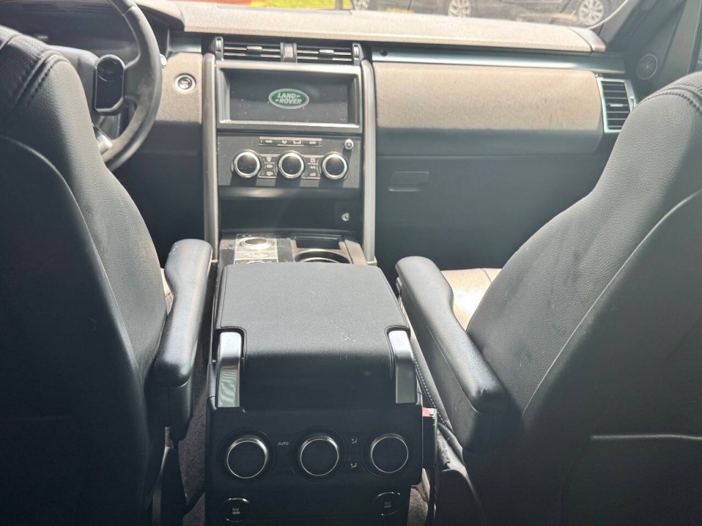2020 Land Rover Discovery Image 20