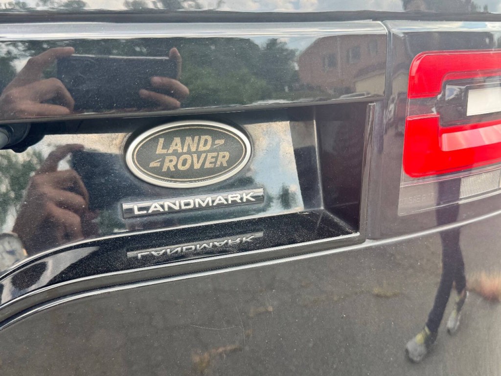 2020 Land Rover Discovery Image 32