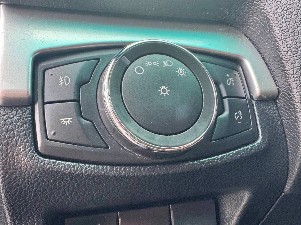 2016 Ford Explorer Image 25
