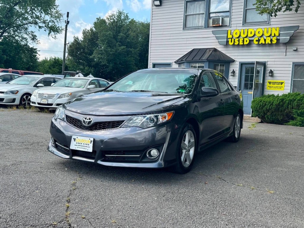 2013 Toyota Camry Image 1