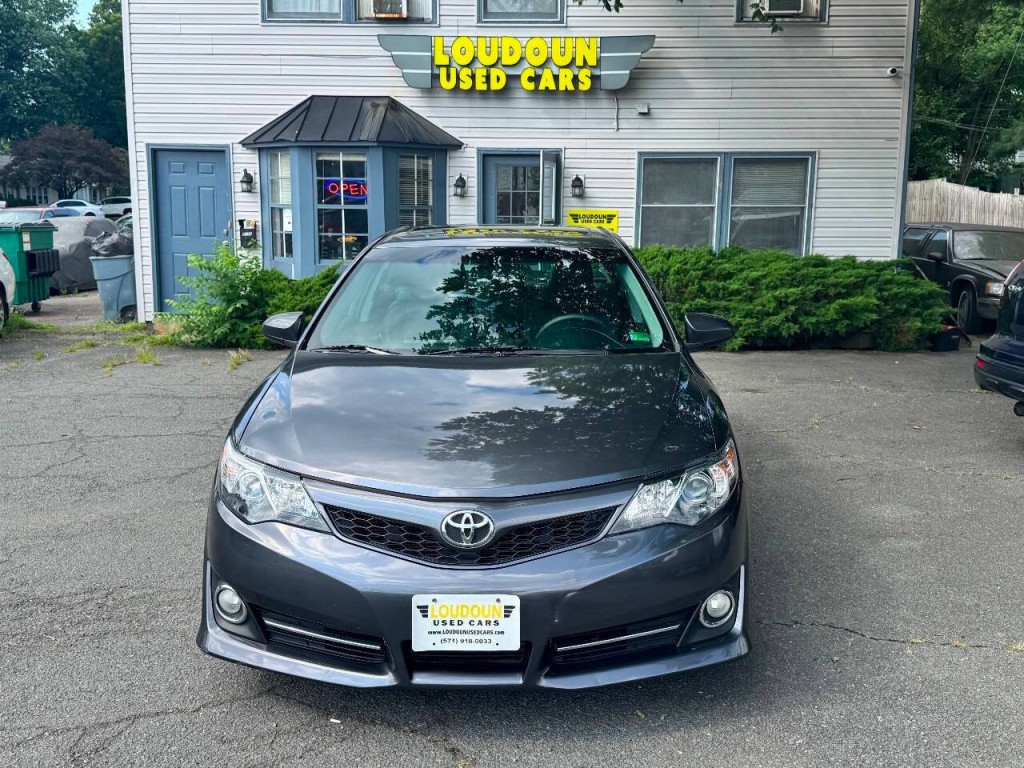 2013 Toyota Camry Image 2