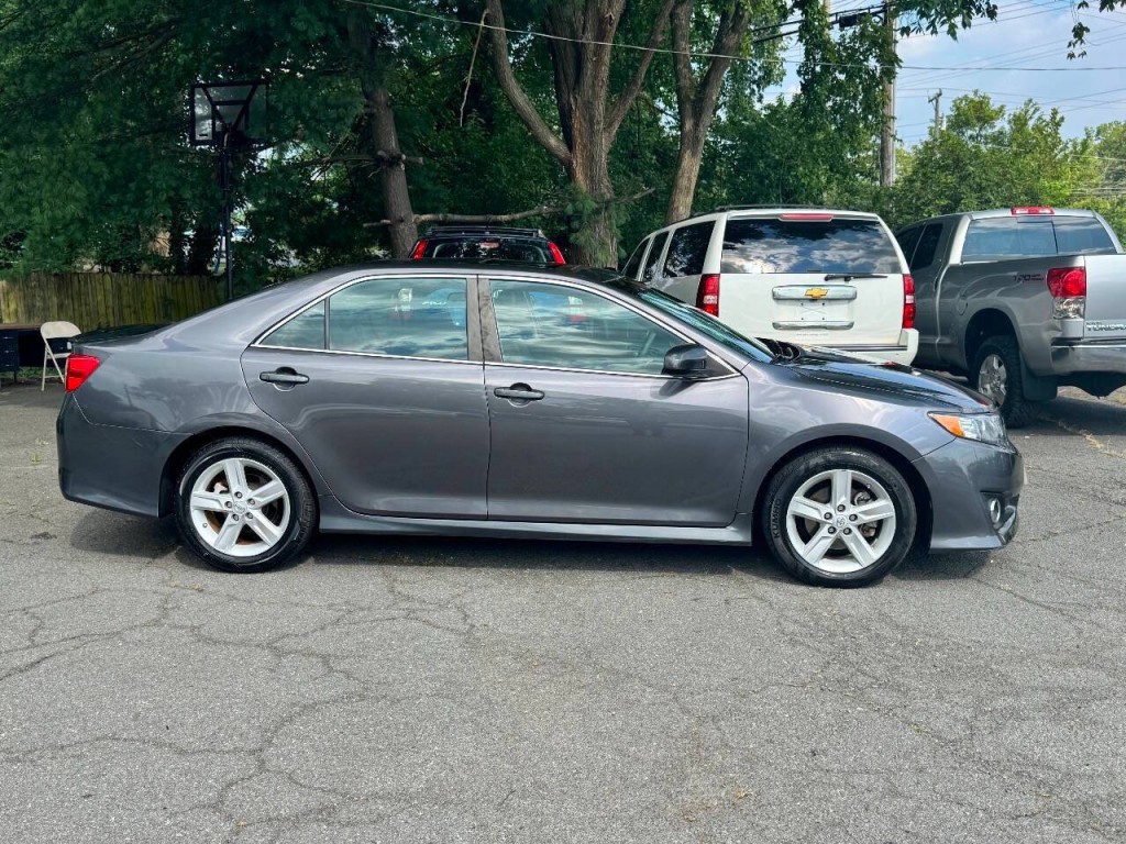 2013 Toyota Camry Image 4