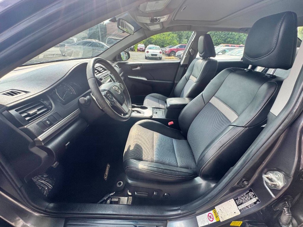 2013 Toyota Camry Image 8
