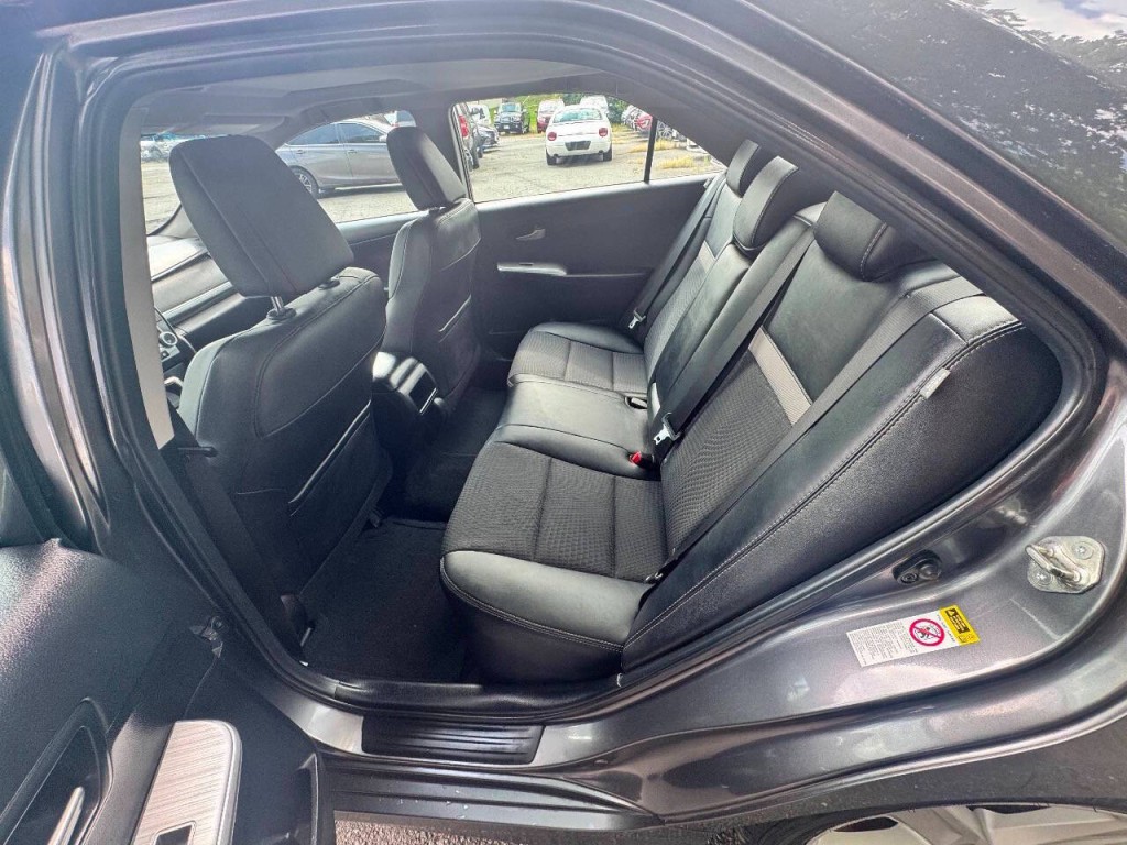 2013 Toyota Camry Image 10