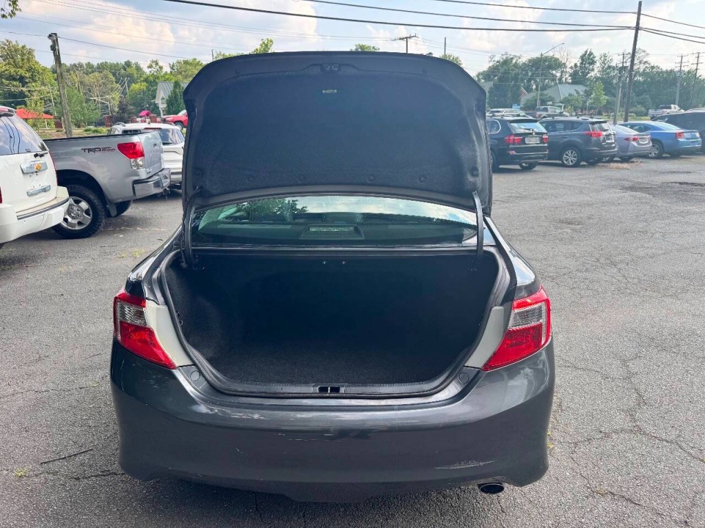 2013 Toyota Camry Image 11