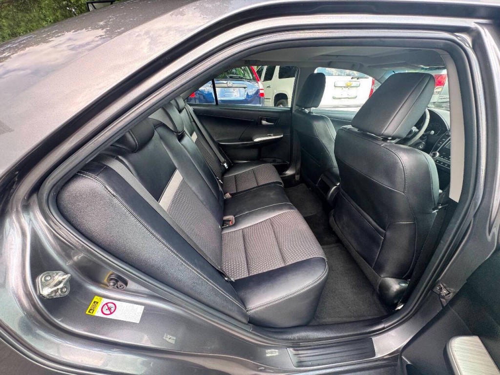 2013 Toyota Camry Image 13