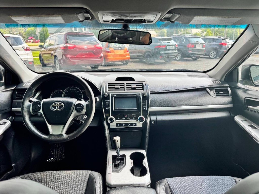 2013 Toyota Camry Image 18