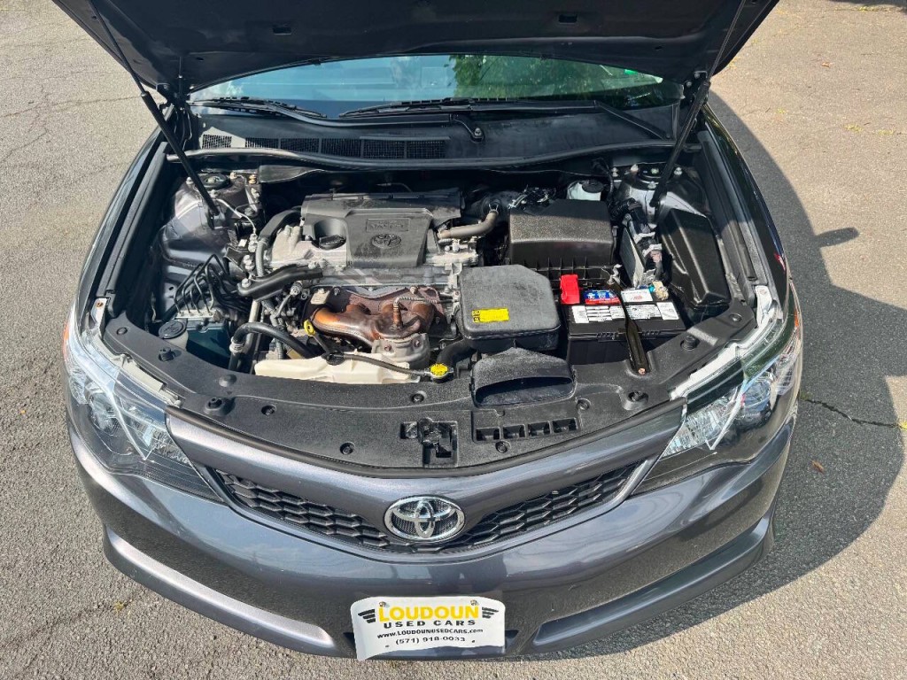 2013 Toyota Camry Image 21