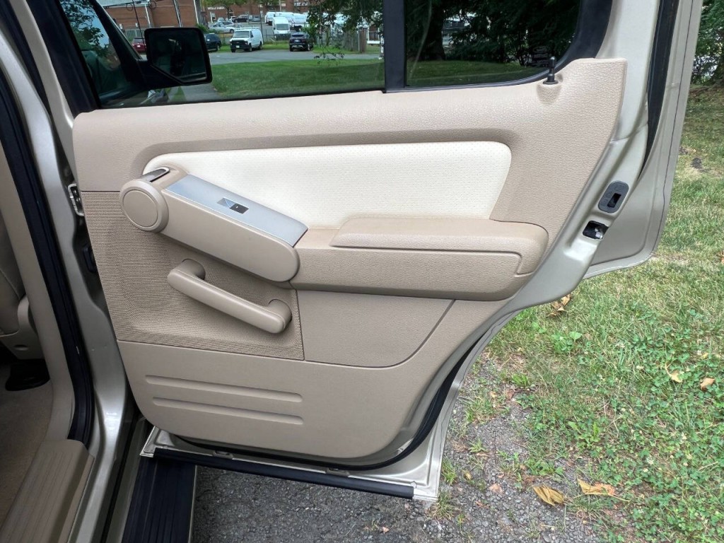 2007 Mercury Mountaineer Image 14