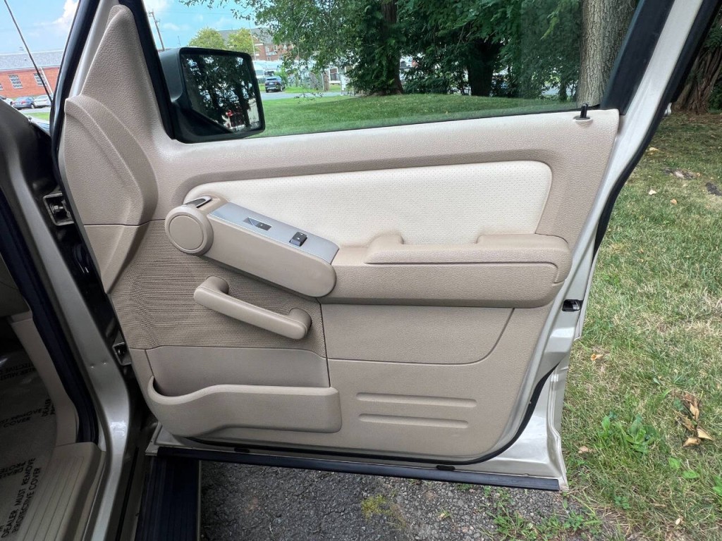 2007 Mercury Mountaineer Image 17