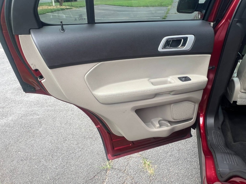 2015 Ford Explorer Image 10