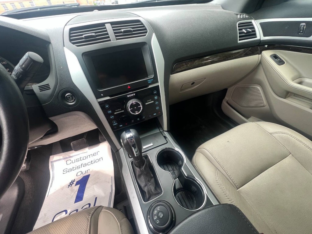 2015 Ford Explorer Image 29