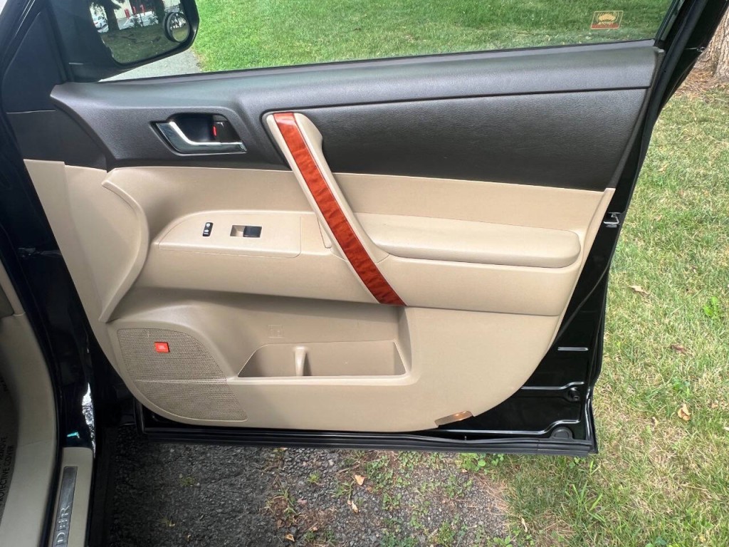2009 Toyota Highlander Image 16