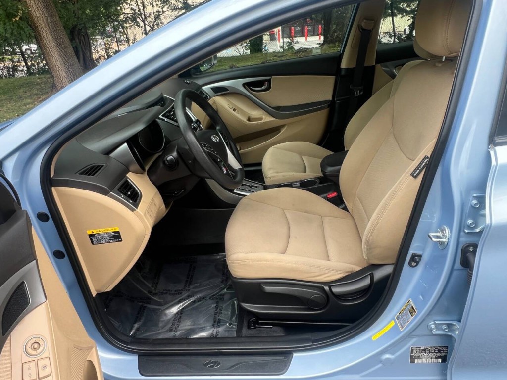 2012 Hyundai Elantra Image 9