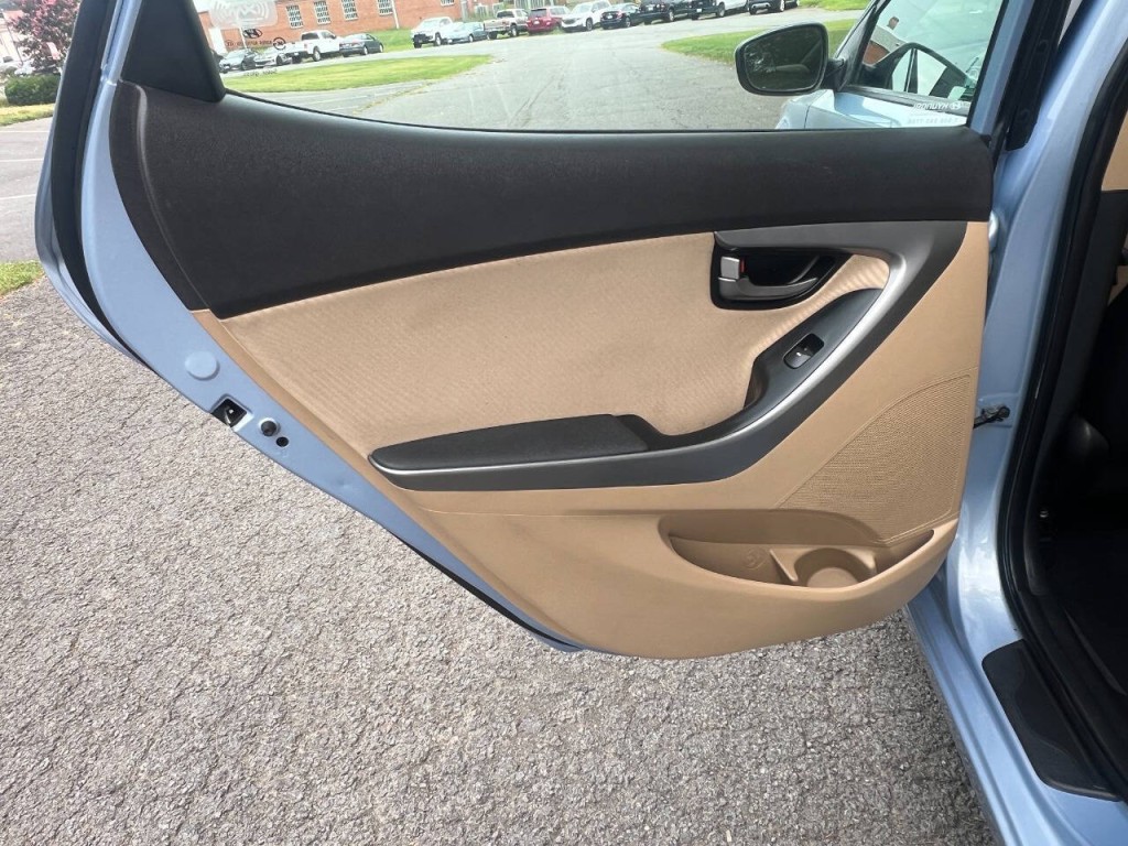 2012 Hyundai Elantra Image 10